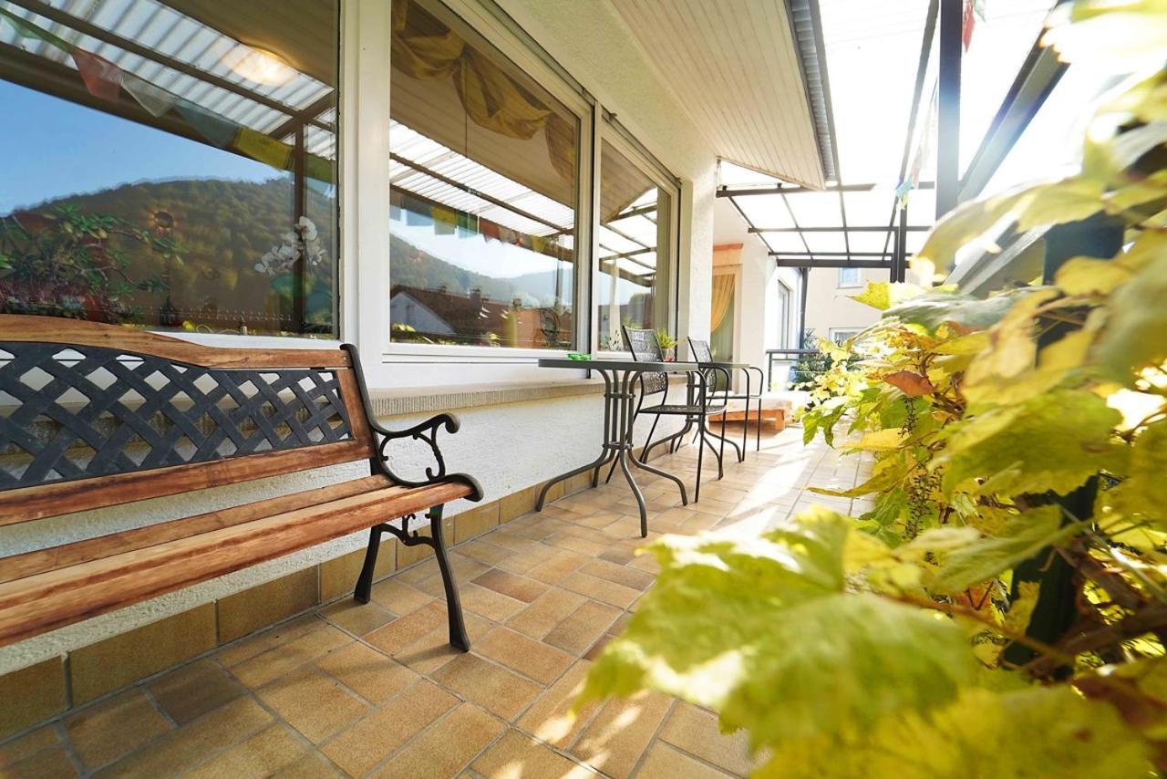 Ferienwohnung Im Haus Lotus Mit Grossem Balkon Und Garten Bad Urach Exteriör bild